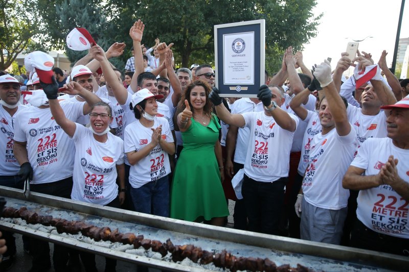 Adana kebabı Rekorlar Kitabı’na girdi